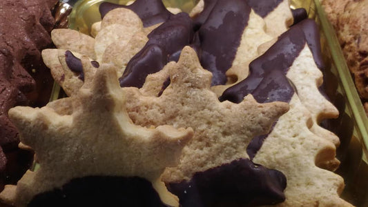 Biscotti natalizi al burro di cacao VEGAN con cioccolato fondente ingredienti biologici 150gr