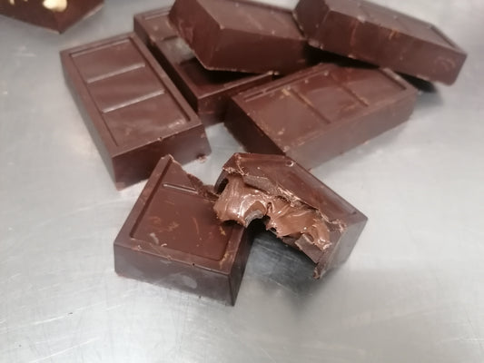 Barretta artigianale di cioccolato fondente al 59% con ripieno nutelveg con nocciole Vegan BIO  45gr